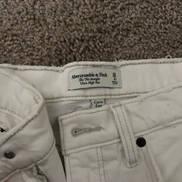 Abercrombie & Fitch Women's Cream Straight Leg Jeans - Picture 3 of 4